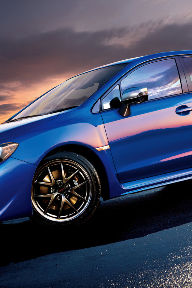 Синий автомобиль Subaru Impreza WRX STI