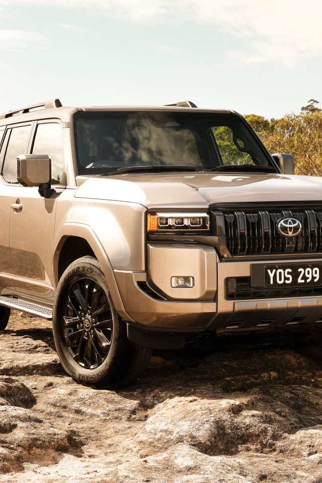 Большой внедорожник Toyota Land Cruiser Kakadu 2024 года