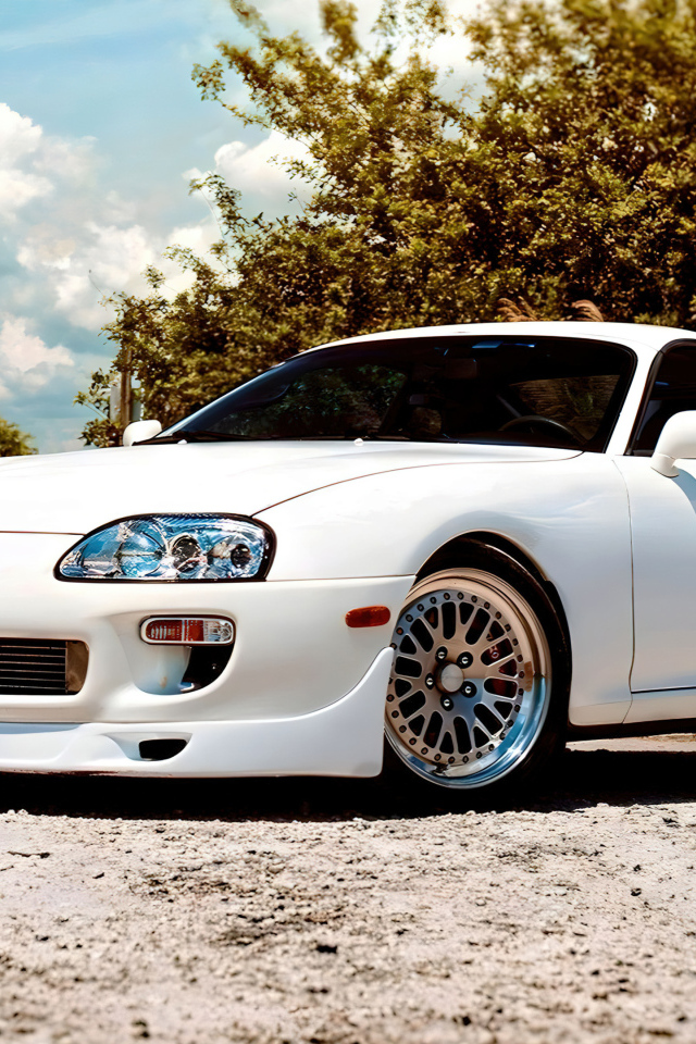 Белый автомобиль Toyota Supra Turbo JDM