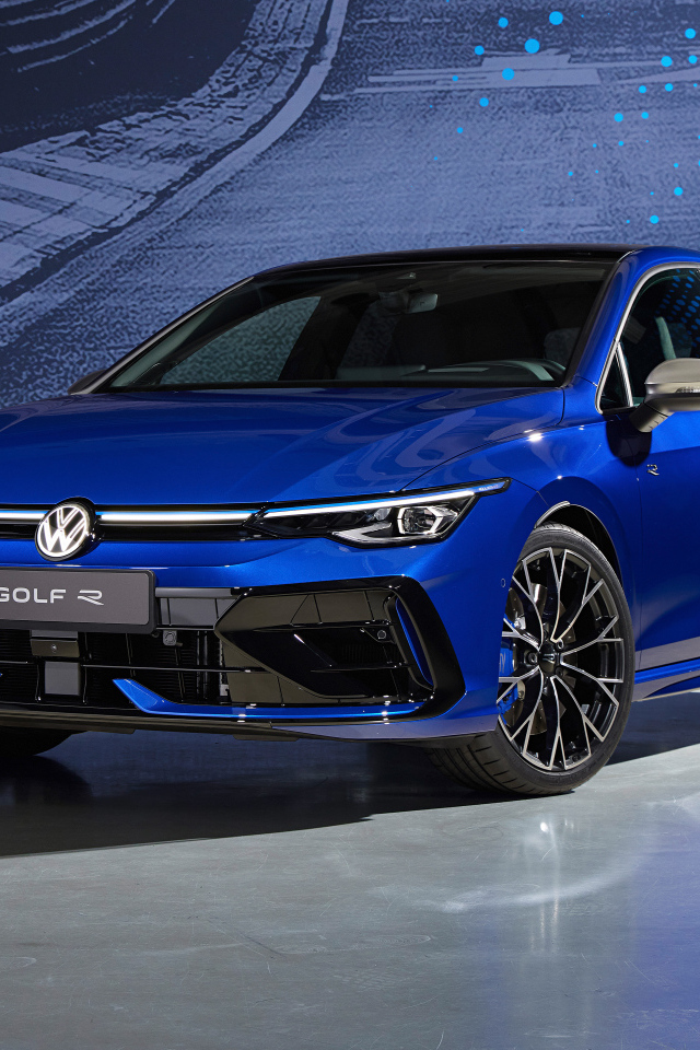 Синий Volkswagen Golf R 2024 года