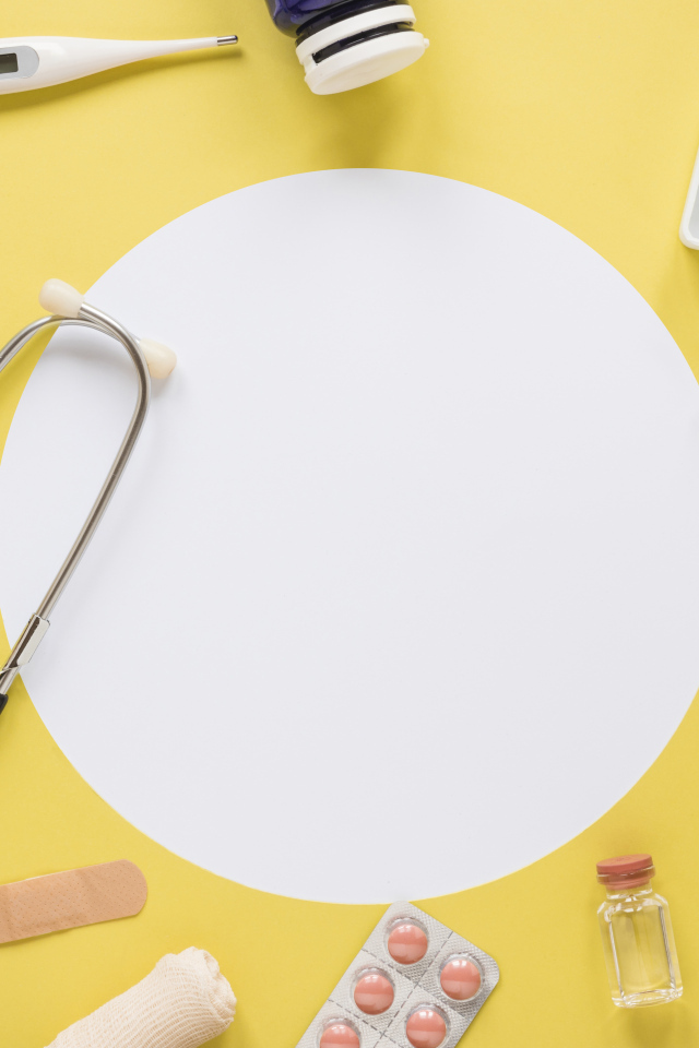 Шаблон для открытки для медиков на желтом фоне