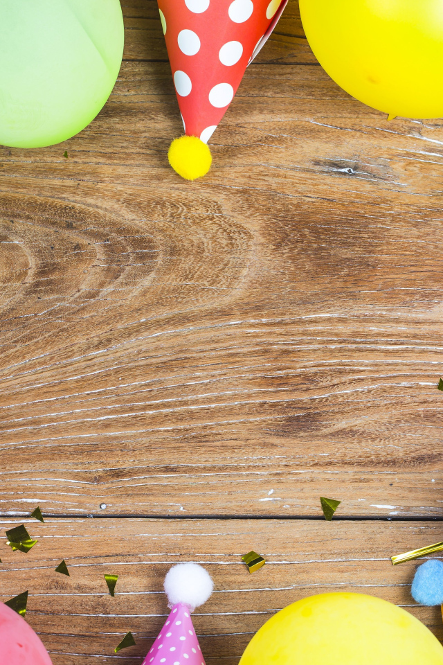 Деревянный фон с колпаками и шариками