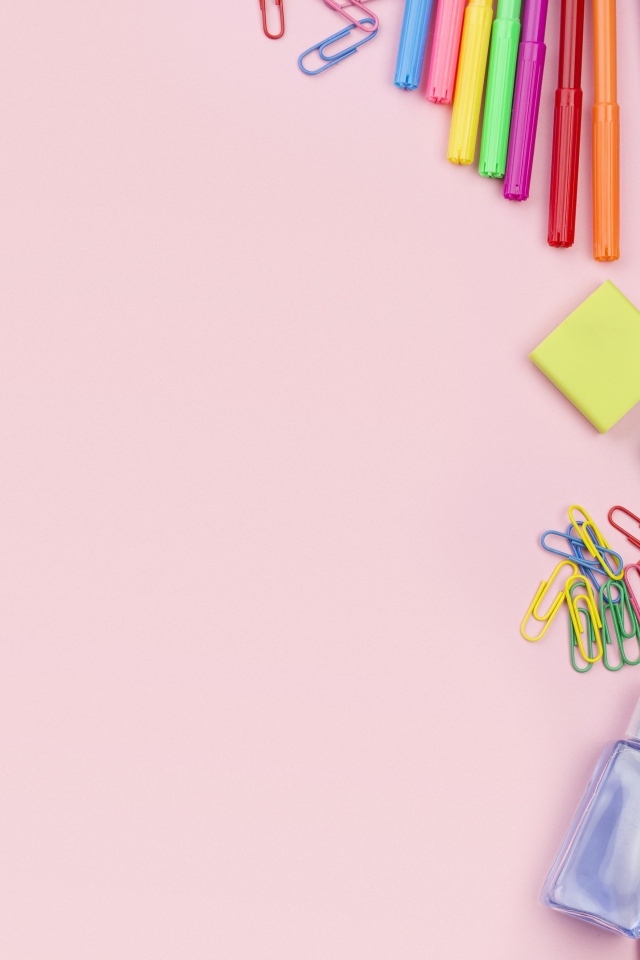 Предметы для рисования на голубом фоне