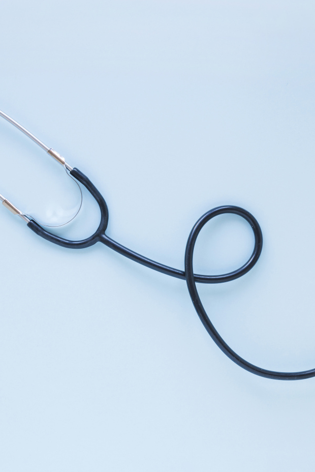 Стетоскоп на голубом фоне