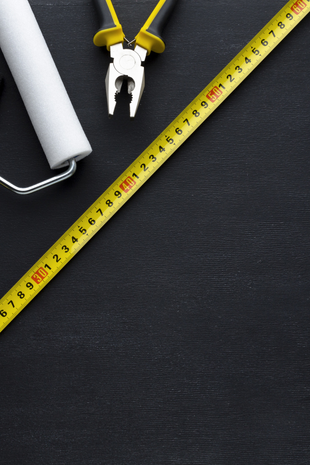 Инструменты на черном фоне