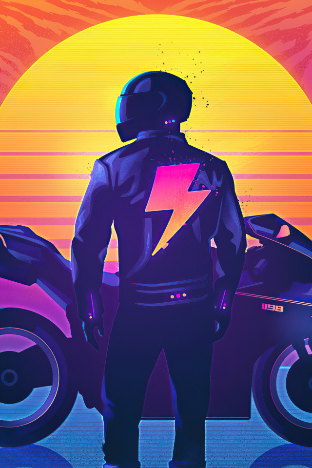 Байкер на мотоцикле на фоне солнца