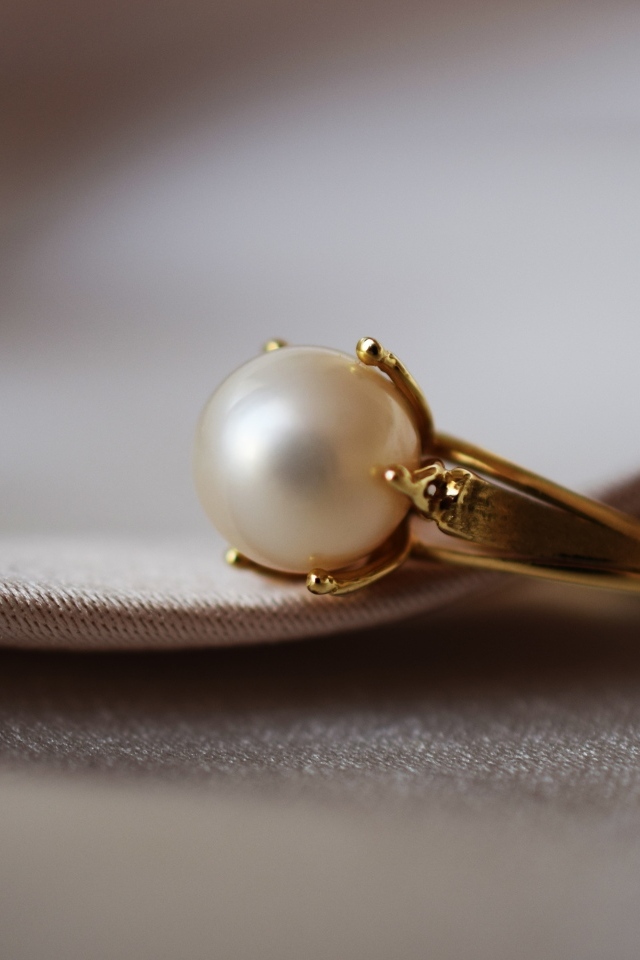 Золотое кольцо с жемчугом 