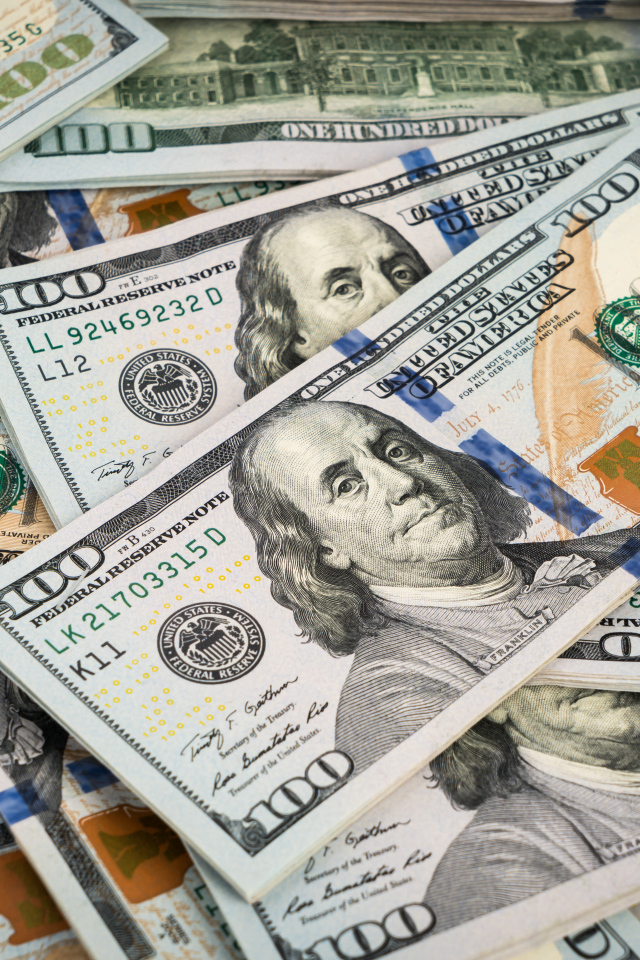 Много купюр долларов вблизи