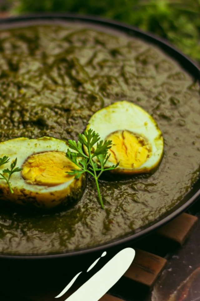 Зеленое карри с вареными яйцами