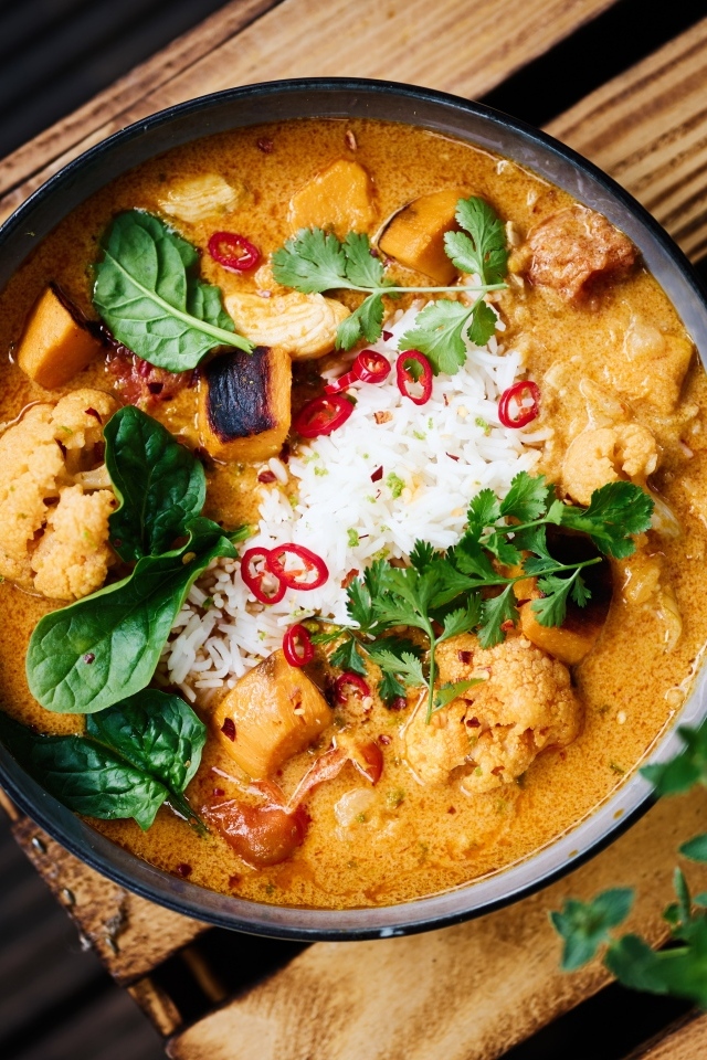 Острый суп карри с овощами