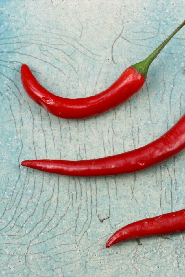 Три красных жгучих перца