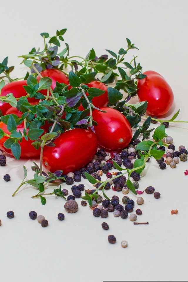 Помидоры с перцем и тимьяном