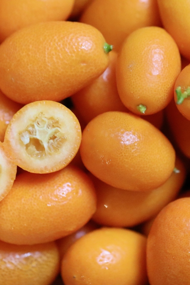 Оранжевые цитрусовые фрукты кумват