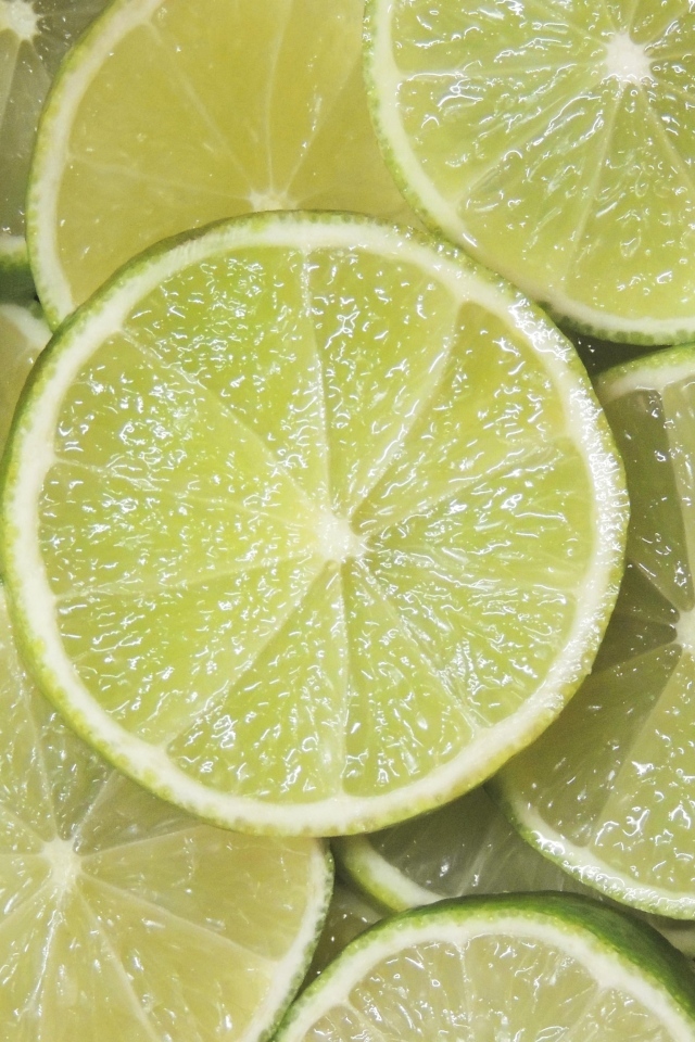 Кислый нарезанный лайм крупным планом