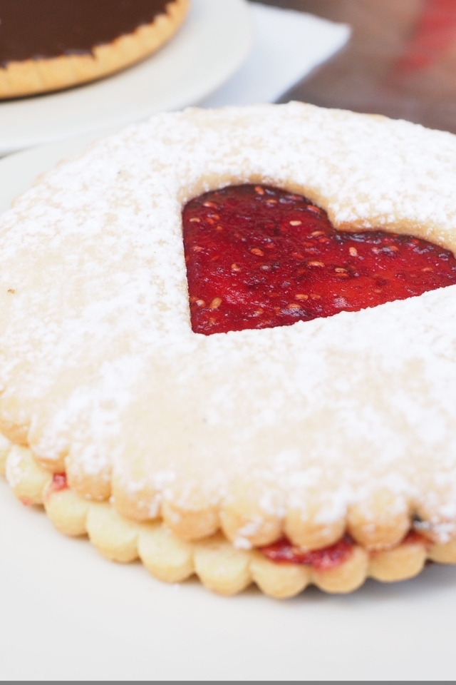 Печенье с джемом в сахарной пудре