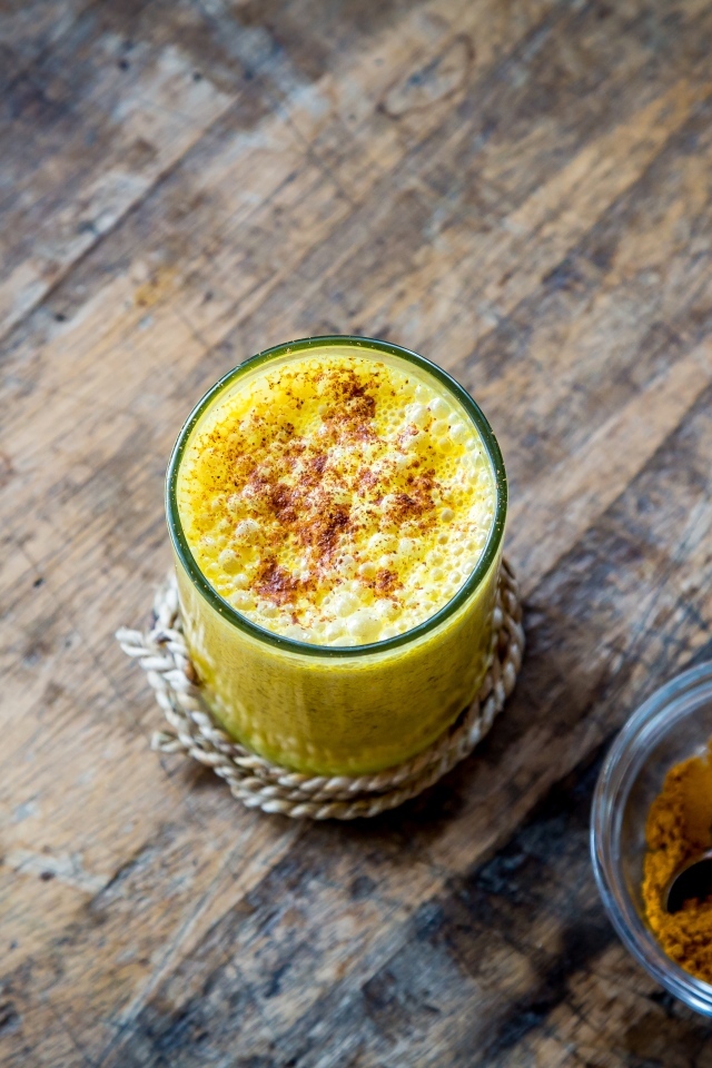 Десерт в стакане с корицей