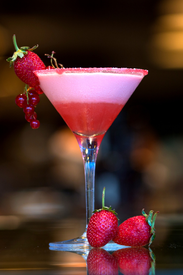 Фруктовый коктейль со свежей клубникой