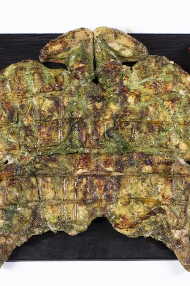 Цыпленок табака на тарелке