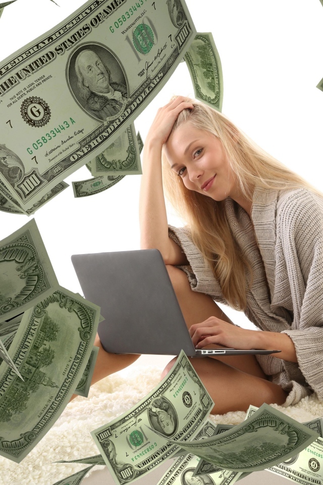 Девушка с ноутбуком в деньгах 