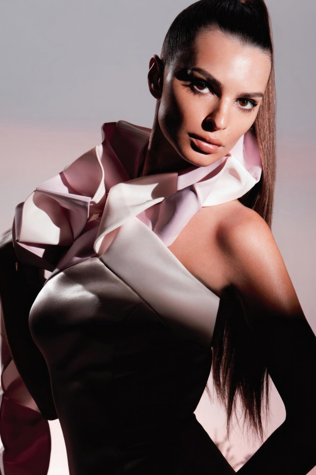 Стильная девушка модель Эмили Ратаковски