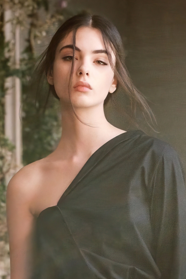 Молодая итальянская модель Дева Кассель