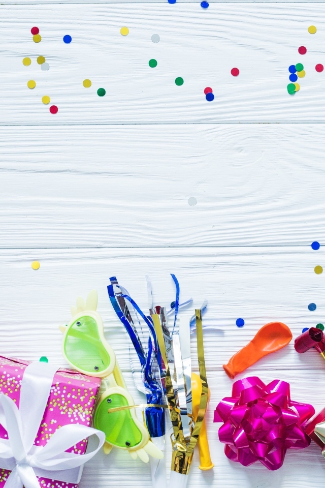 Атрибуты для дня рождения на белом фоне