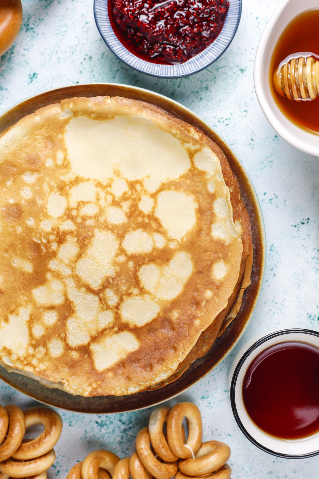 Аппетитные блины и угощения на праздник Масленица