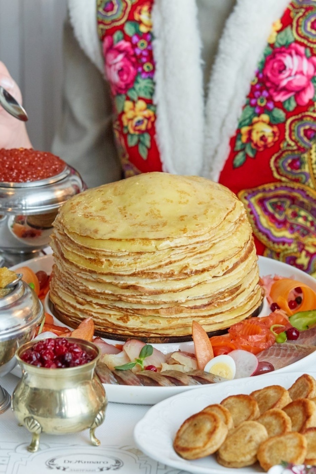 Блины и угощения на праздник Масленица