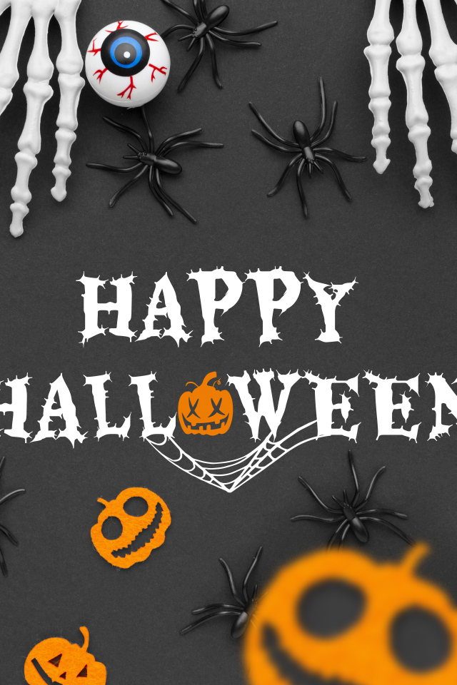 Открытка с декором на деревянном фоне на праздник Хэллоуин