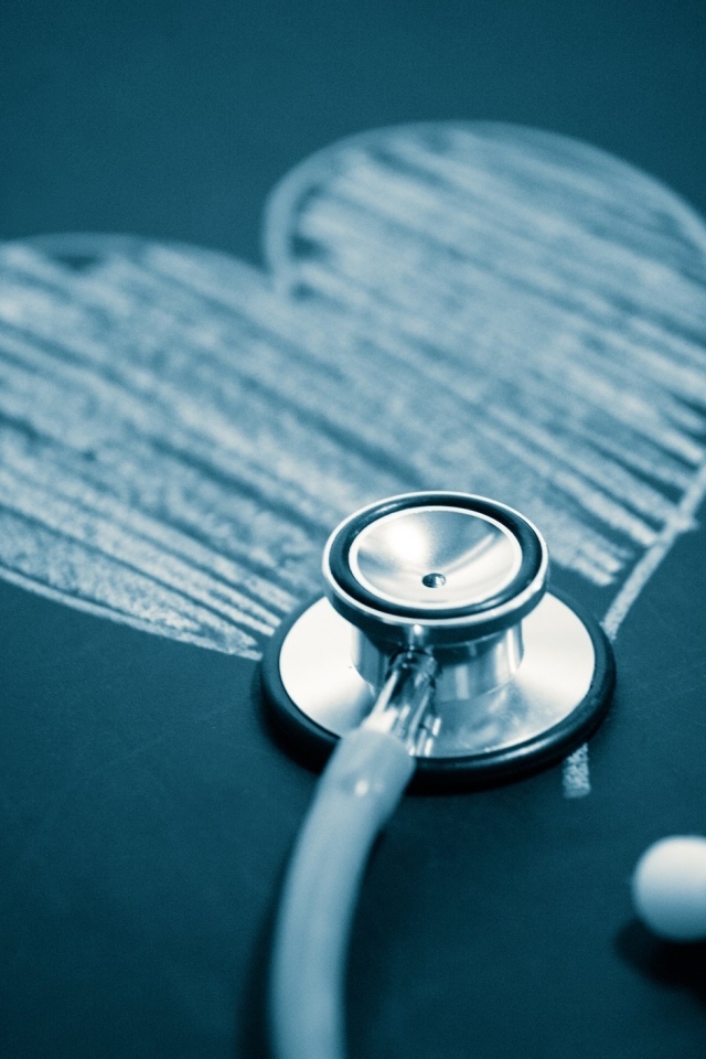 Нарисованное мелом сердце со стетоскопом