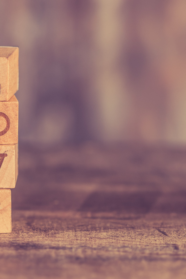 Деревянные кубики с надписью любовь с красным маленьким сердечком