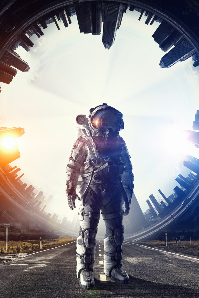 Мужчина астронавт с космическим кораблем на дороге