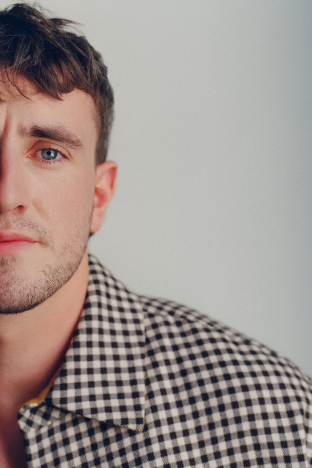 Голубоглазый ирландский актер Пол Мескал