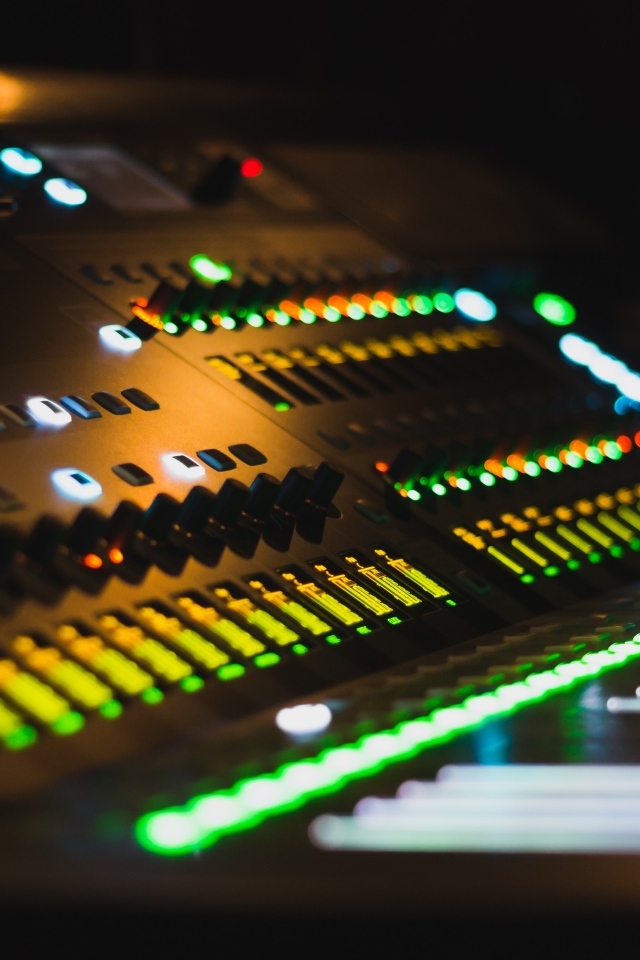 Светящийся микшерный пульт 