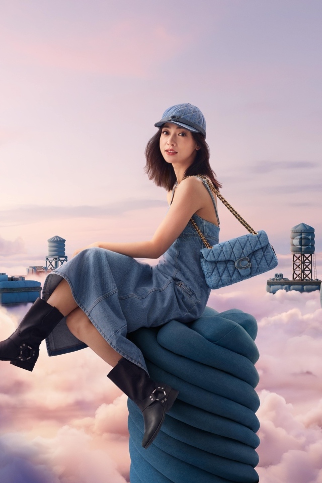 Южнокорейская репер Ли Янг Джи в облаках