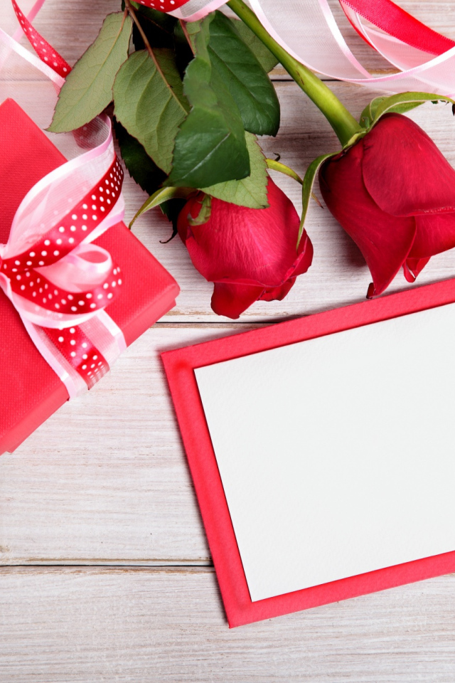 Подарок, рамка для фото и две розы, шаблон для открытки