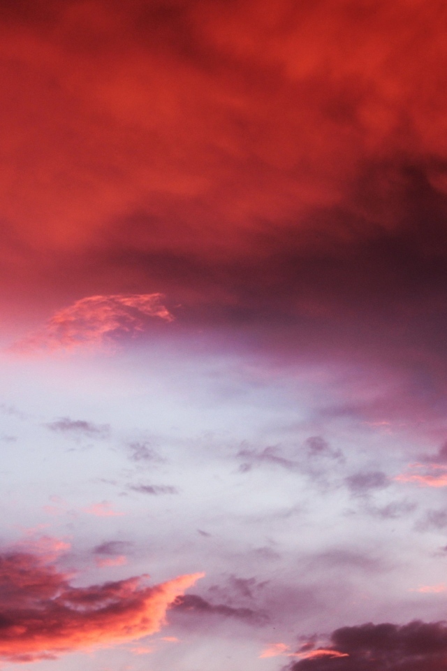 Красивые розовые облака в небе 