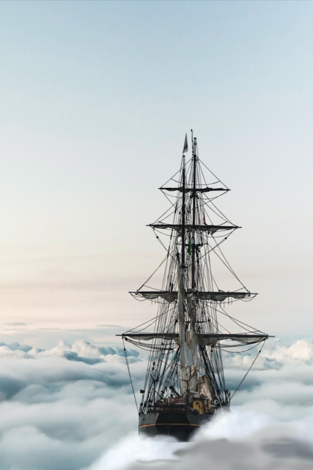 Большой парусный корабль плывет по облакам