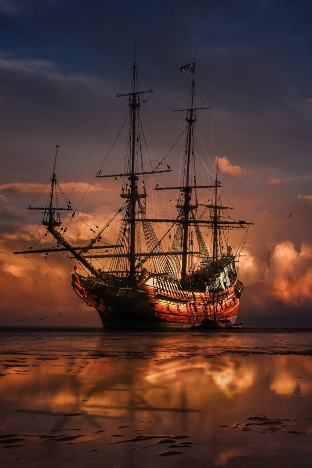 Большой корабль идет на мель на закате