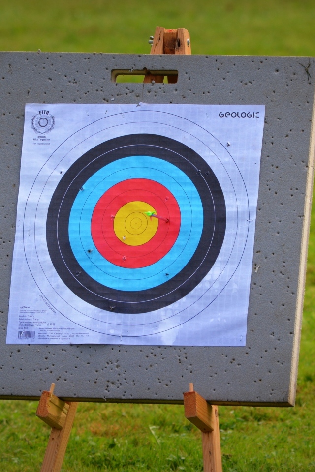 Цель для стрельбы из лука на поле