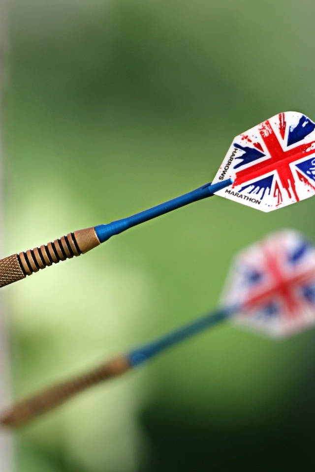 Острый дротик в мишени 