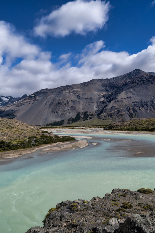 Голубая вода в горной реке, Аргентина