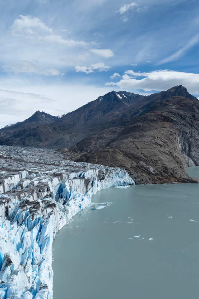 Вид на ледник в горах, Аргентина