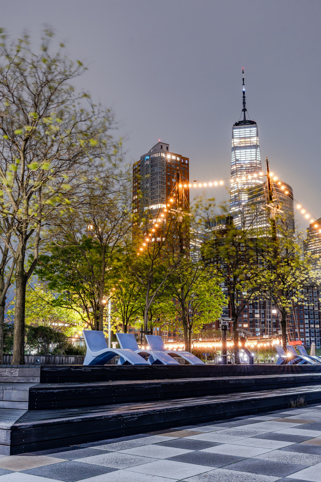 Вид на парк и небоскребы Нью-Йорка, США