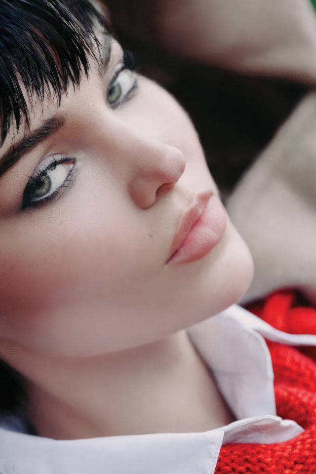 Актриса Дав Кэмерон с короткой стрижкой