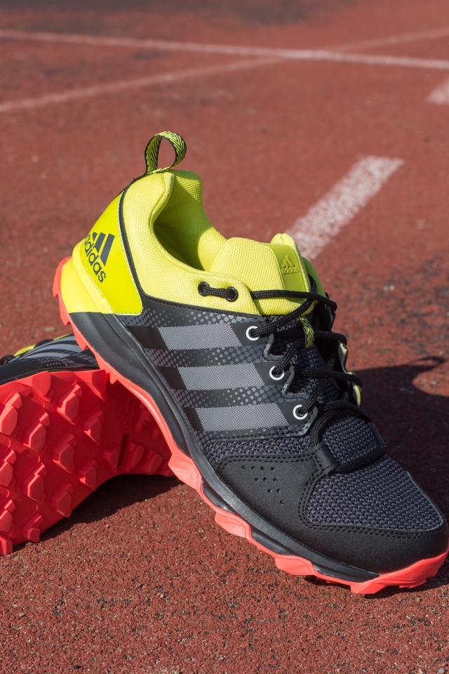 Спортивные кроссовки адидас 