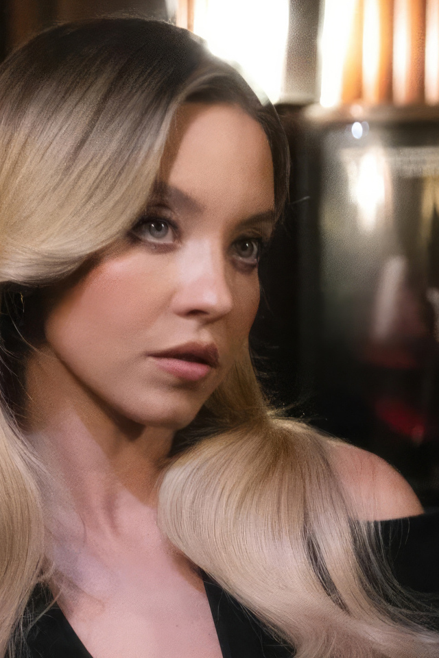 Голубоглазая блондинка актриса Сидни Суини