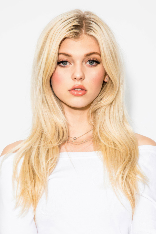 Милая блондинка популярная девушка Лорен Грей