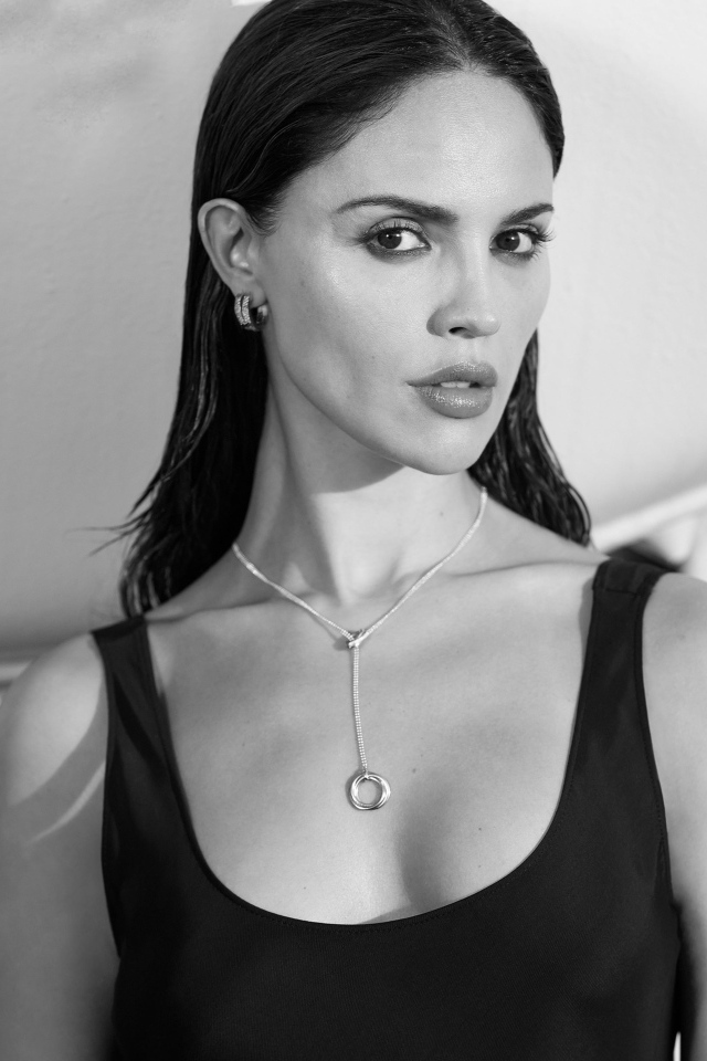 Украшение на шее популярной актрисы Эйсы Гонсалес