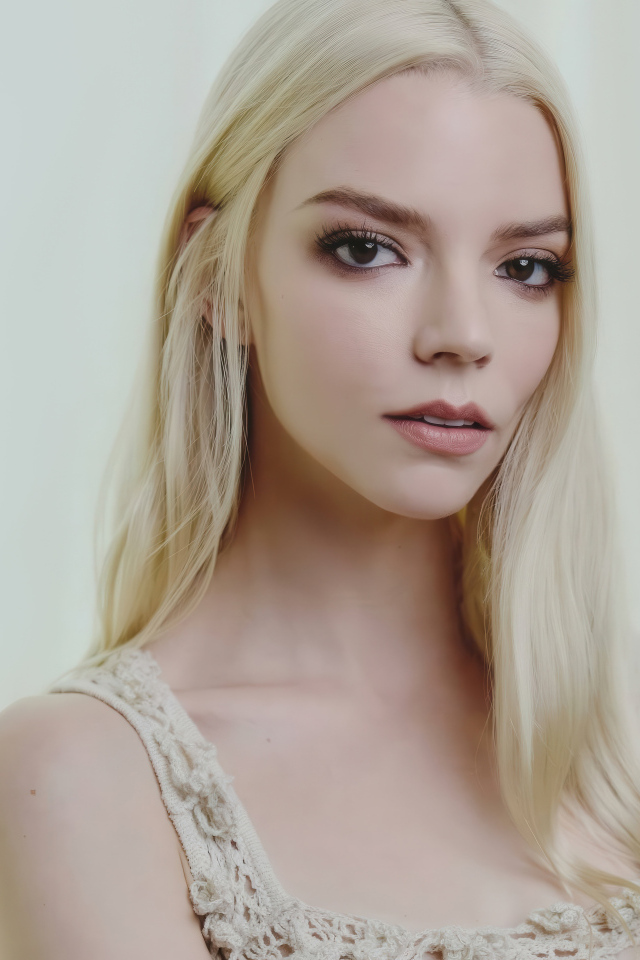 Нежная кареглазая блондинка актриса Аня Тейлор-Джой